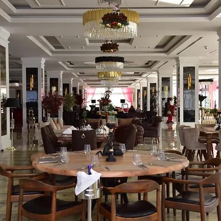 Ξενοδοχείο Mc Palace & Convention Agios Epiktitos