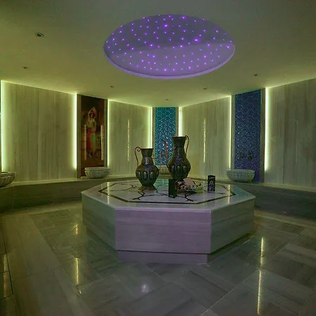 Mc Palace & Convention Hotel