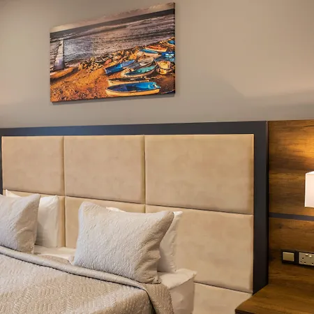 Mc Palace & Convention * Agios Epiktitos